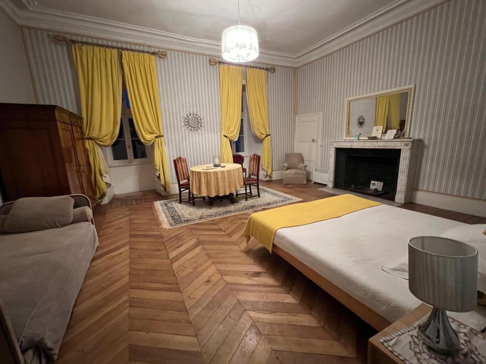 Chateau De Busset Zewnętrze zdjęcie